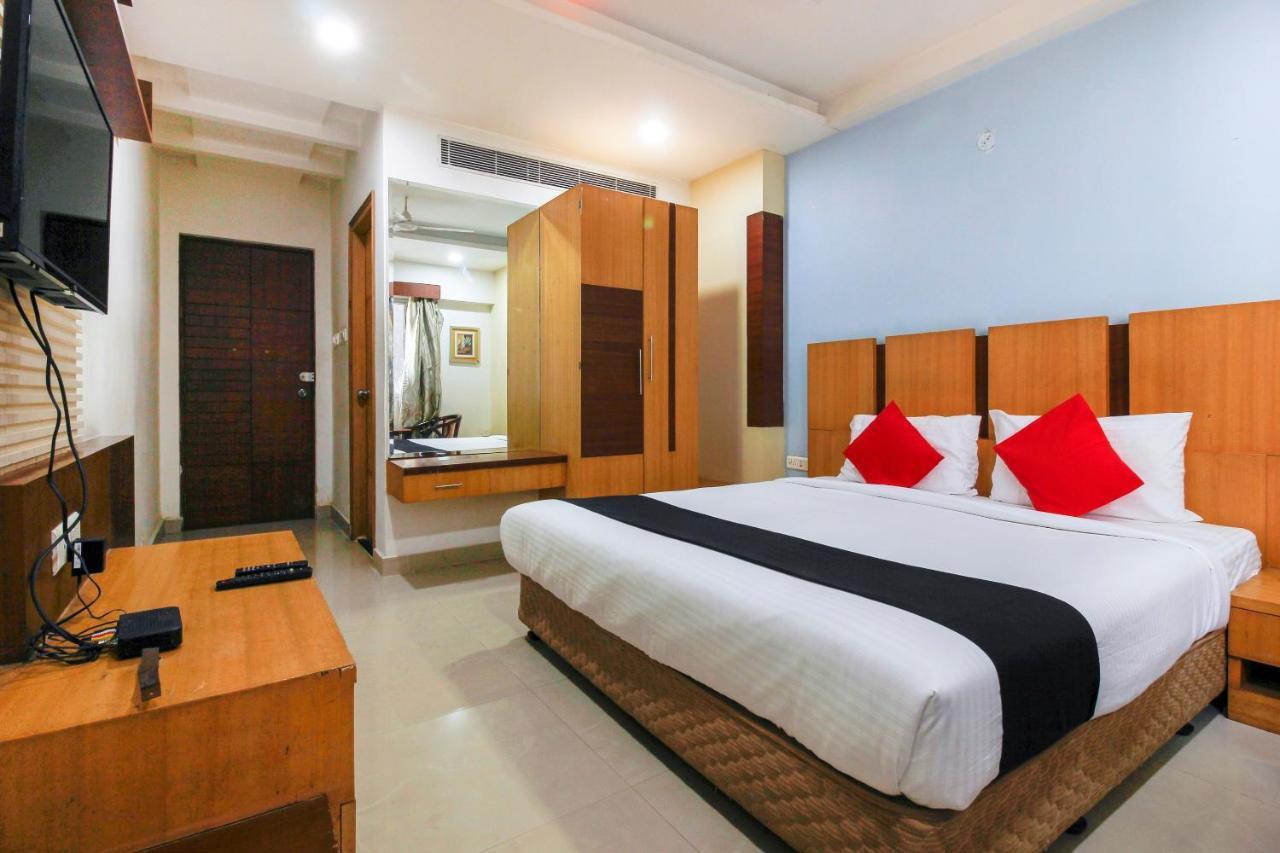 Capital O 66968 Haveli The Landmark Hotell Warangal Exteriör bild
