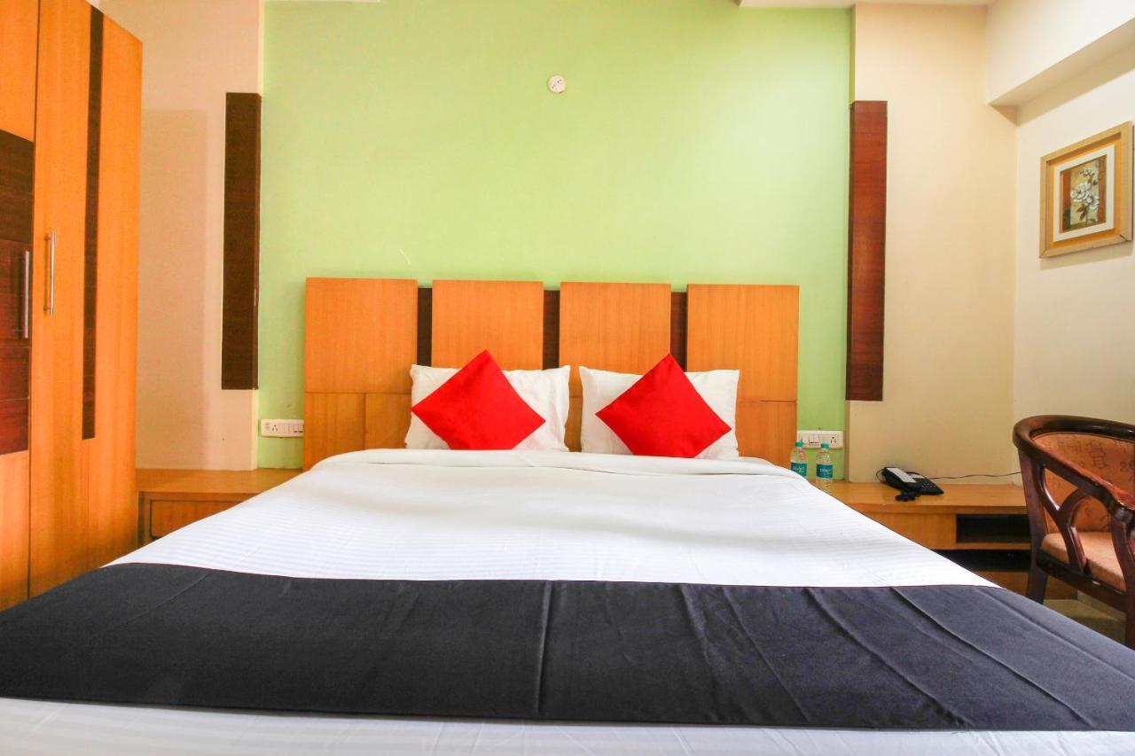 Capital O 66968 Haveli The Landmark Hotell Warangal Exteriör bild