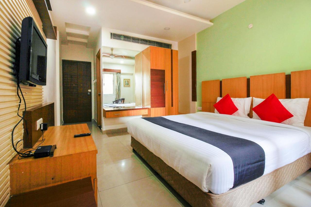 Capital O 66968 Haveli The Landmark Hotell Warangal Exteriör bild
