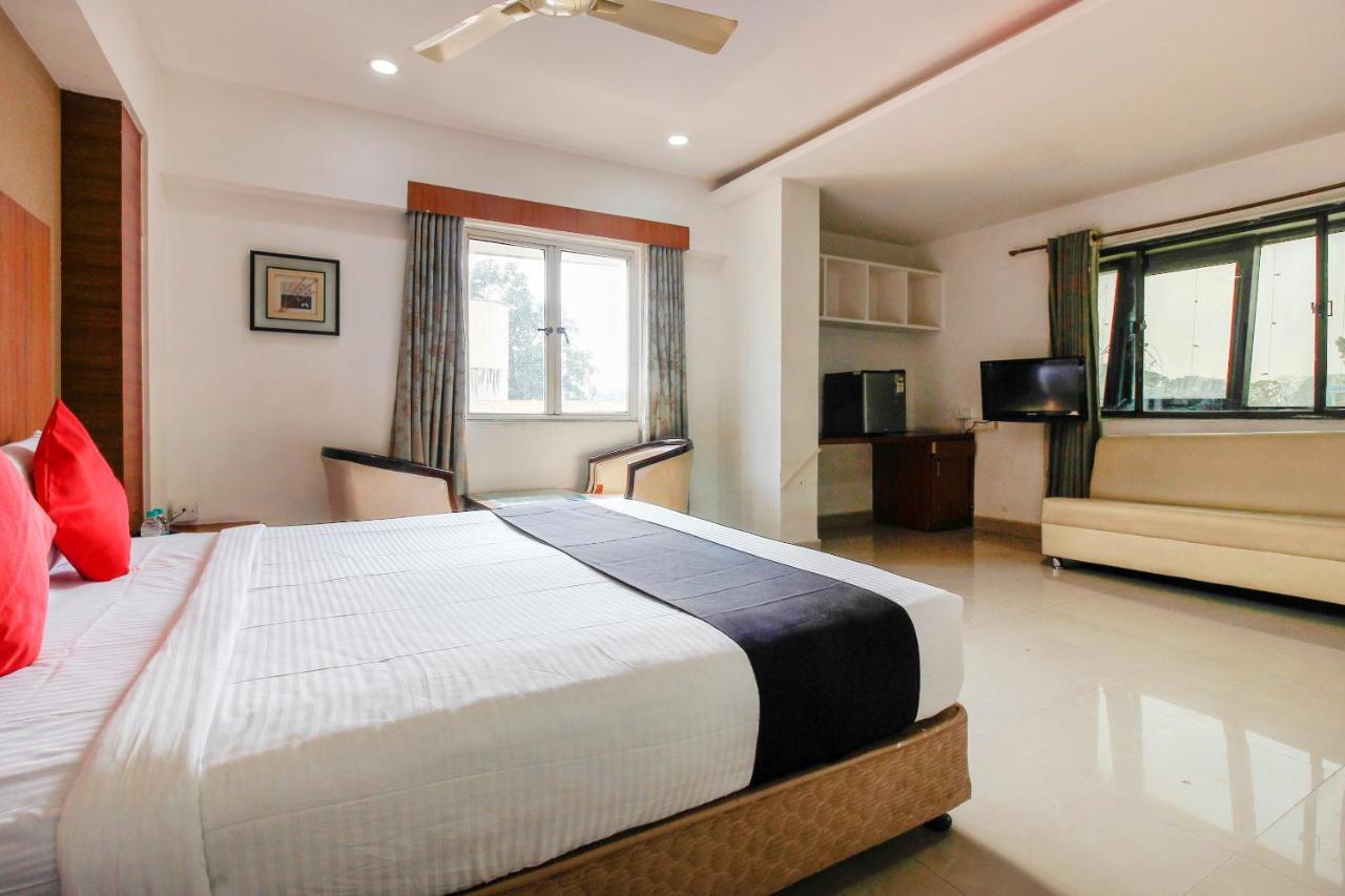 Capital O 66968 Haveli The Landmark Hotell Warangal Exteriör bild