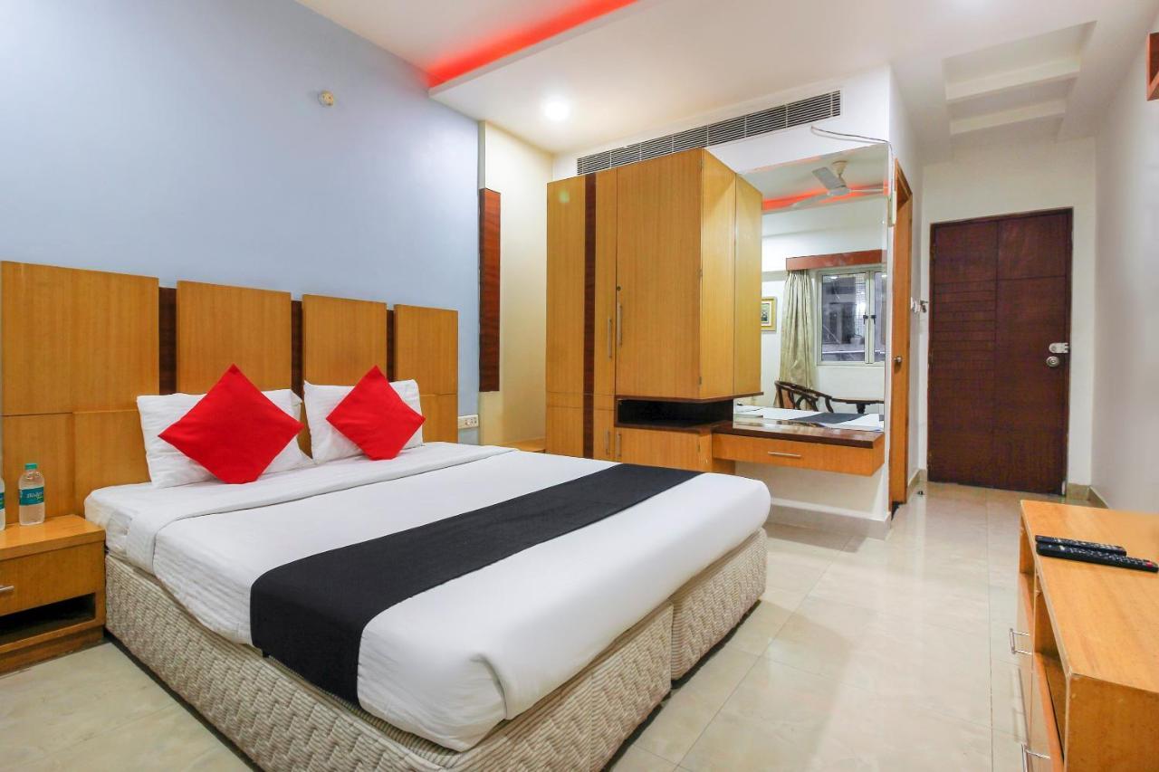 Capital O 66968 Haveli The Landmark Hotell Warangal Exteriör bild