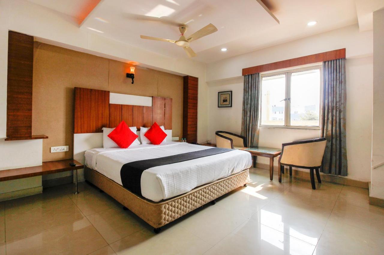 Capital O 66968 Haveli The Landmark Hotell Warangal Exteriör bild