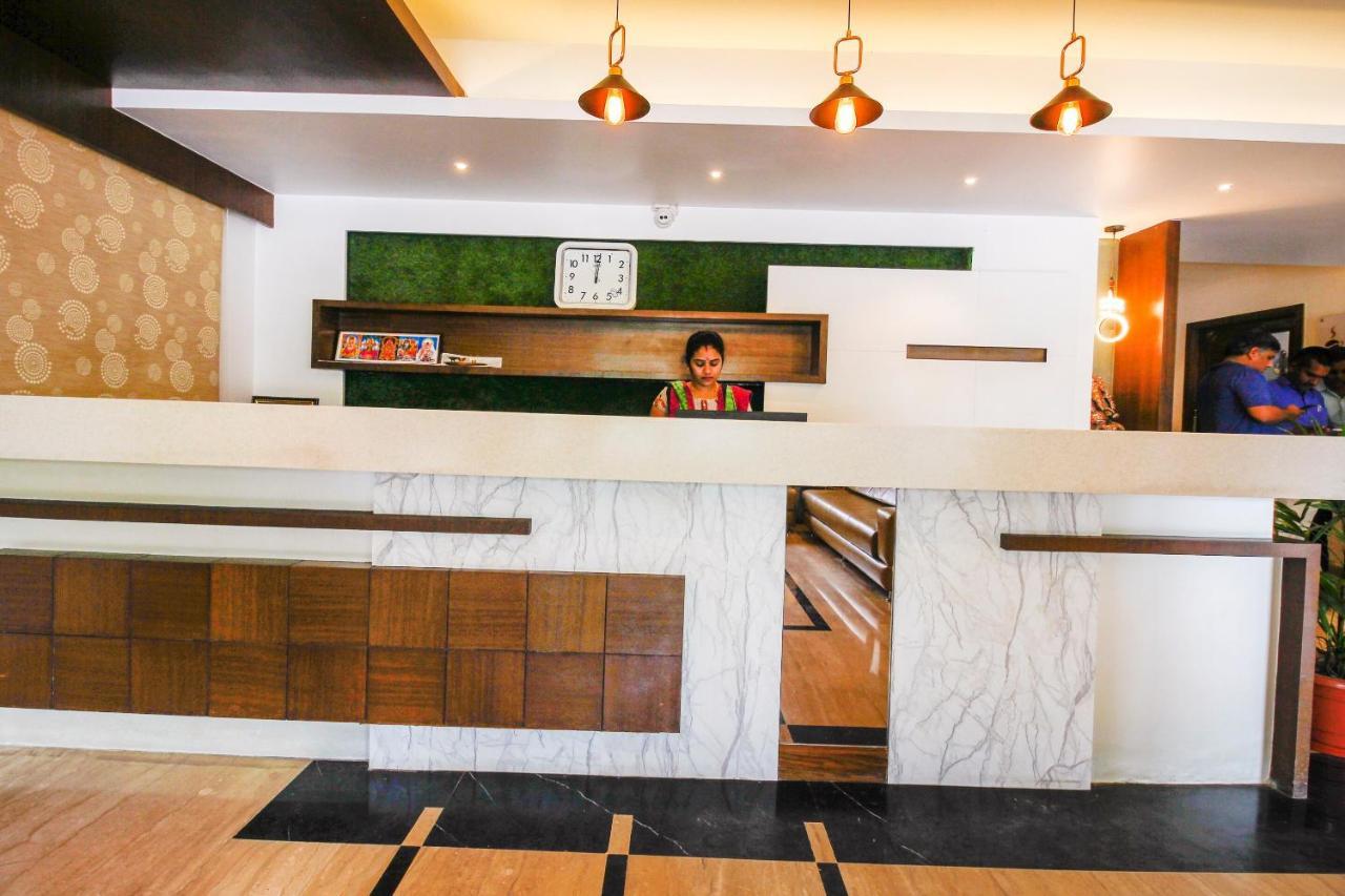 Capital O 66968 Haveli The Landmark Hotell Warangal Exteriör bild