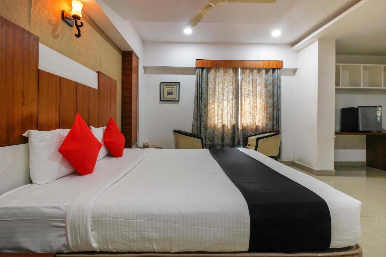 Capital O 66968 Haveli The Landmark Hotell Warangal Exteriör bild