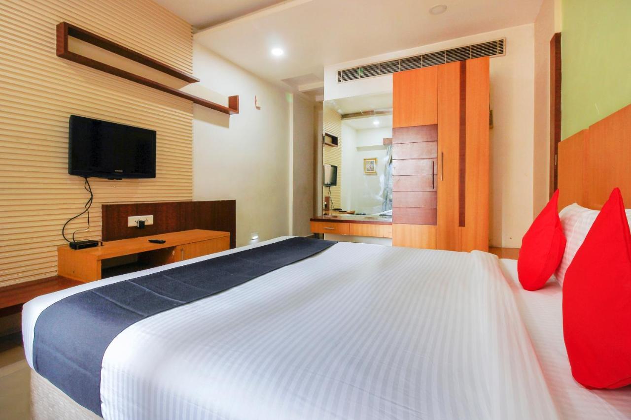 Capital O 66968 Haveli The Landmark Hotell Warangal Exteriör bild