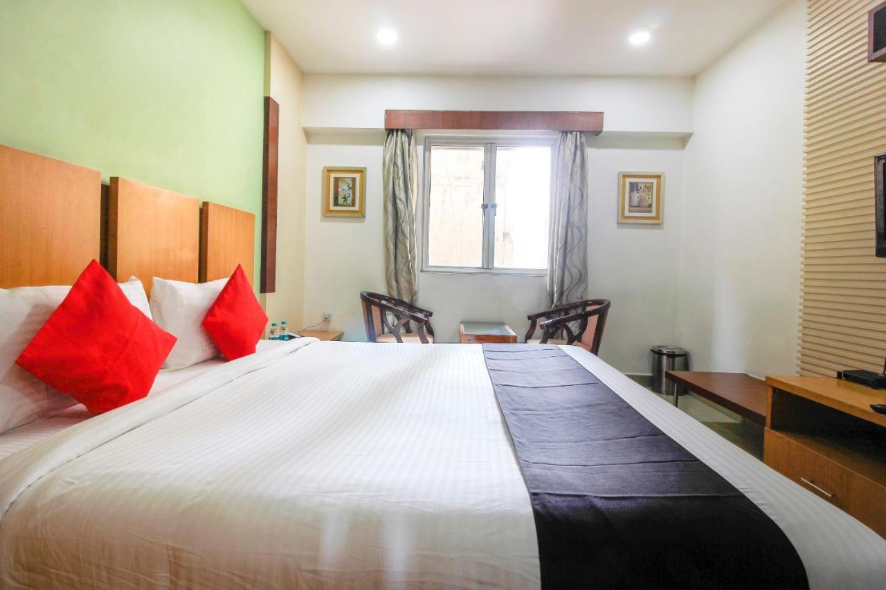 Capital O 66968 Haveli The Landmark Hotell Warangal Exteriör bild