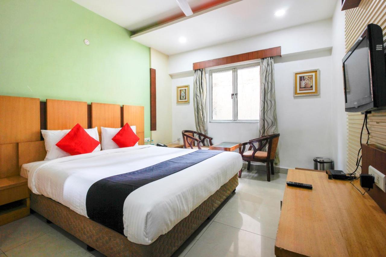 Capital O 66968 Haveli The Landmark Hotell Warangal Exteriör bild